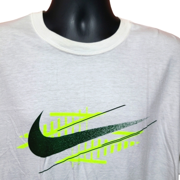 Nike T-shirt size XXL - Picture 2 of 4